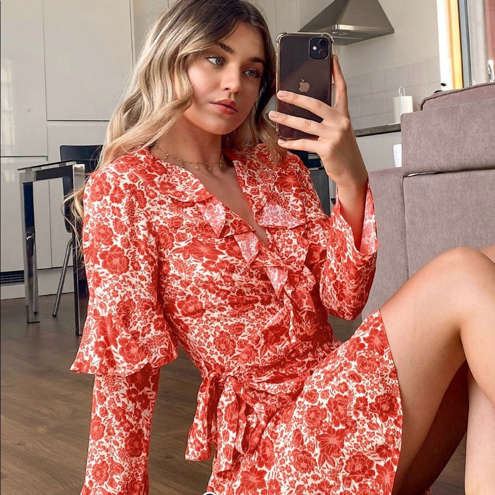 TOP SHOP FLORAL LONG SLEEVE WRAP DRESS